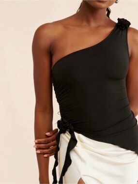WeWoreWhat Black One-Shoulder Tank Top